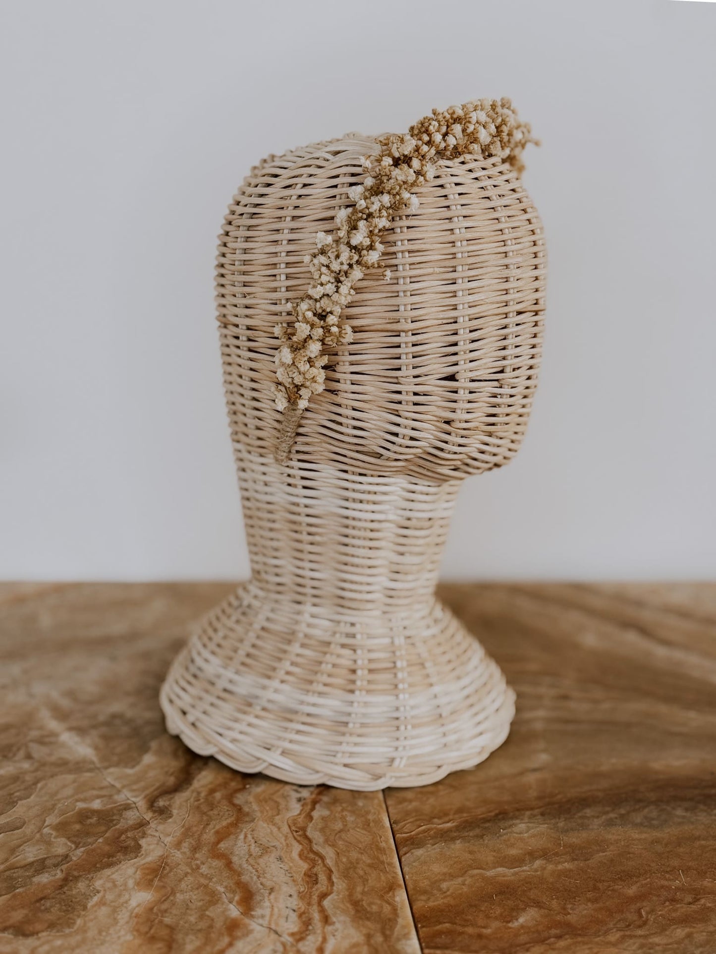 Diadema de flores preservadas Alma de paniculata crema para niñas de comunión