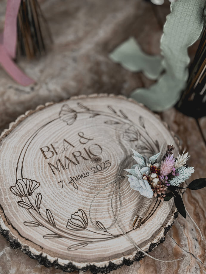 Madera porta alianzas personalizadas