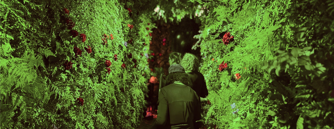 Túnel vegetal inmersivo en Green Patio durante FITUR 2025