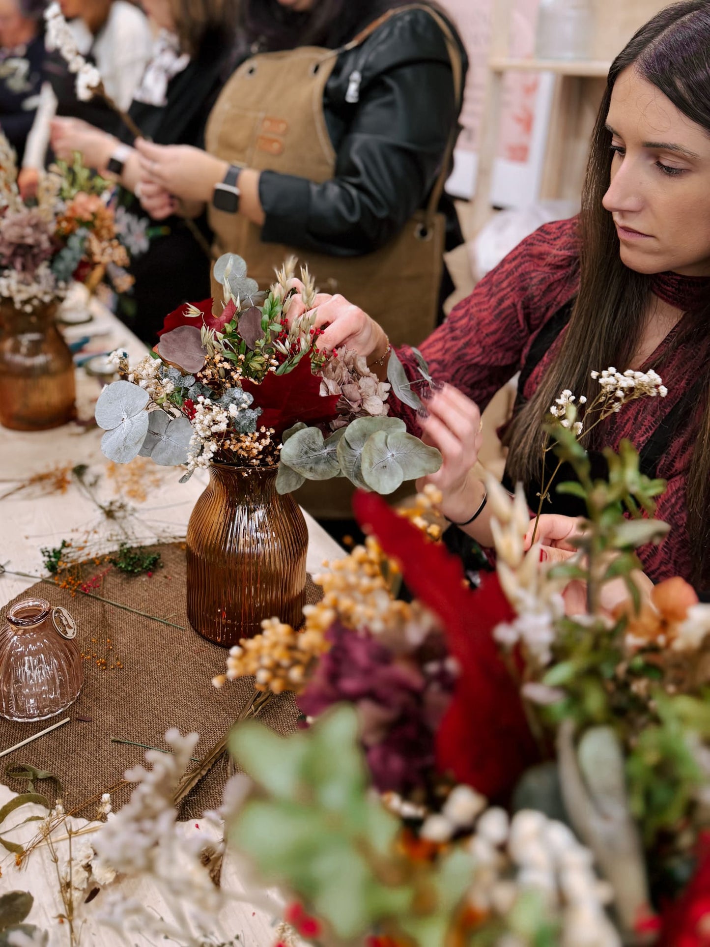 Taller ramo de flores preservadas con jarrón