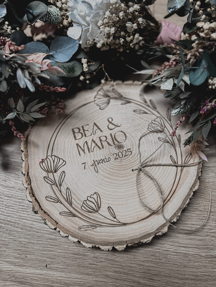 Madera porta alianzas personalizadas