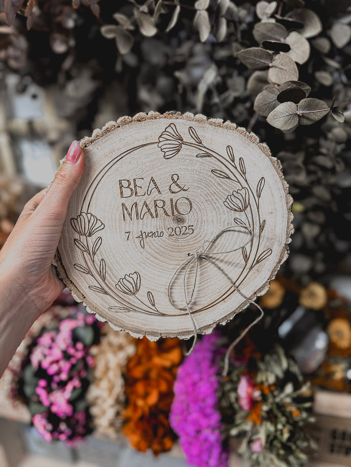 Madera porta alianzas personalizadas