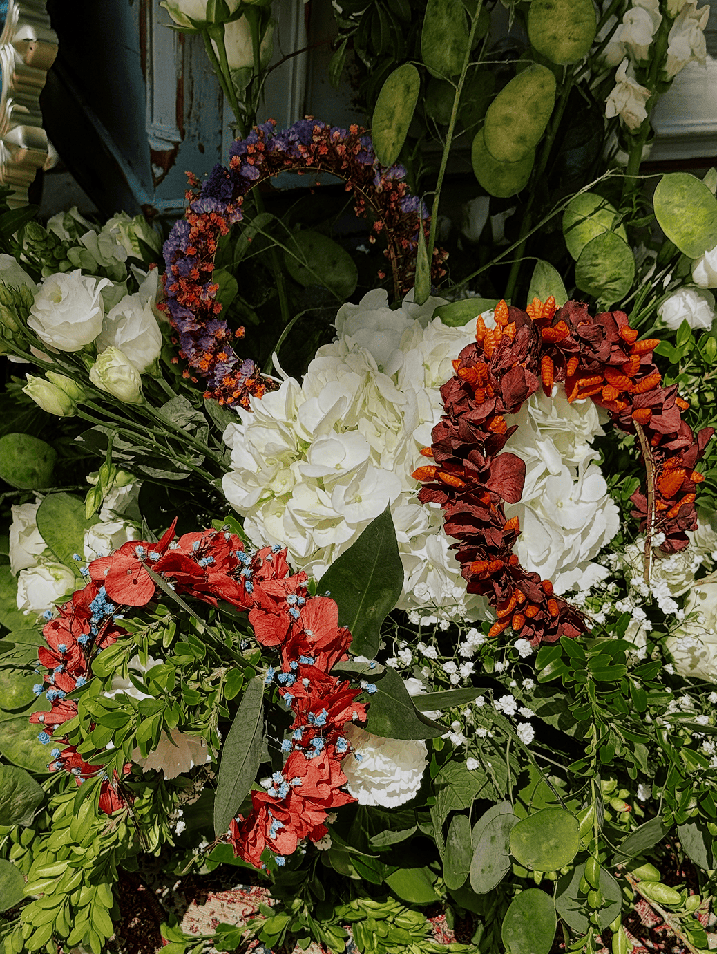 Variación de diademas de flor preservada