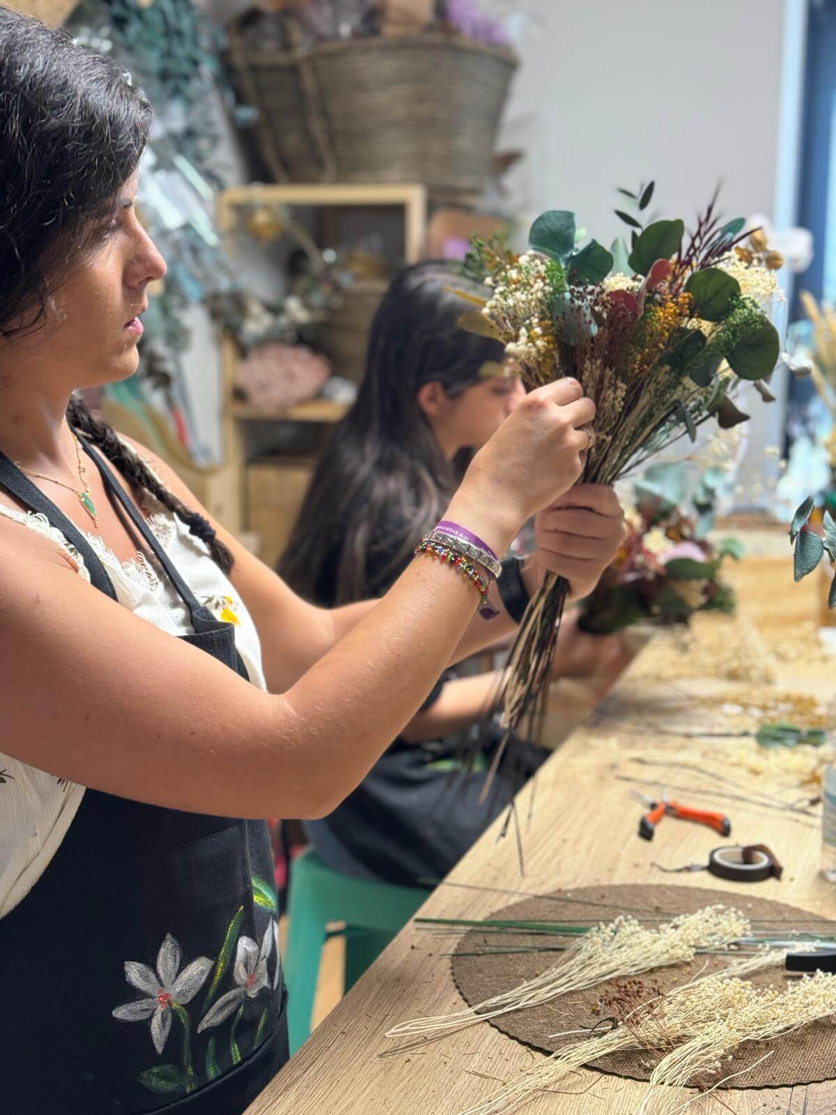 taller jarrón de flores preservadas